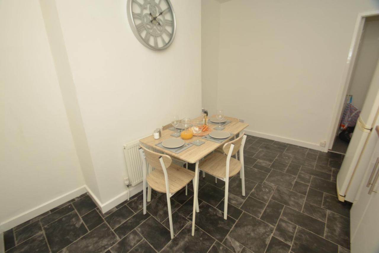 Spacious And Homely 2 Bedroom Flat - Suitelivin Gateshead Exterior photo